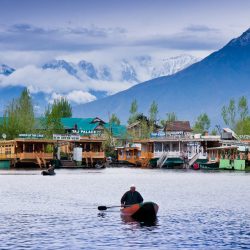 srinagar-city-of-gardens-lakes-and-the-gateway-to-the-paradise-on-earth-valley-L-distinctdestinations-r9kcejxr6t4a87bgn6ucllzcgzqfu32bxug7amz70k